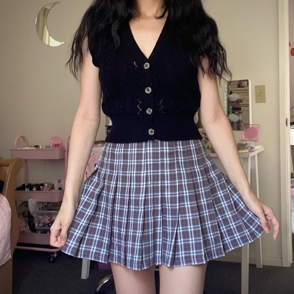 Forever 21 Black Knit Buttoned Vest - Picture 1 of 5